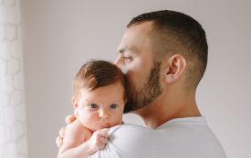 Батькам, в яких народжується маля, пропонують відстрочку на рік: у Раді зареєстрували законопроєкт