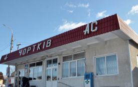 Вбиральня на колодці і пандус, яким неможливо користуватись: що не так із безбар’єрністю автостанції у Чорткові