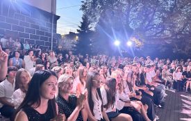Під музичний акомпанемент у 6 школі-ліцеї святкують початок навчального року