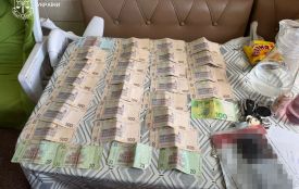 13 300 євро за втечу за кордон і 4000 євро за фіктивний туберкульоз: обвинувачують лікарку і спільників