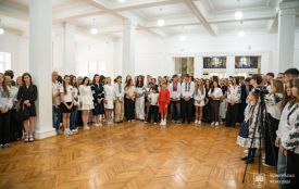 Понад 100 учнів та студентів отримали сертифікати на іменні стипендії
