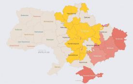 Мапа повітряних тривог показує червоний і жовтий рівні небезпеки