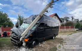 На Чортківщині рейсовий автобус врізався в стовп: у водія зафіксували 3,11 проміле алкоголю в крові