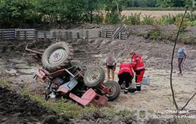 На Кременеччині перекинувся трактор: водій загинув