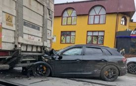 Потрійна аварія на Купчинського. Легківка врізалась у вантажівку