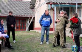 На цю мить чекало все село: після російського полону додому повернувся Сергій Єднак з Бучацької громади