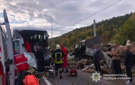 У Чортківському районі зіткнулися вантажівка та автобус