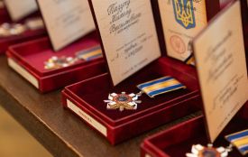 Державні нагороди полеглих Захисників з Тернопільщини передали їхнім рідним