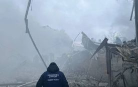 Росіяни вдарили по багатоквартирному будинку в Харкові, є поранені