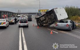 Деталі аварії з чотирма авто на Об'їзній: постраждали люди. Один з водіїв втік з місця подій