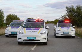 Tesla для поліції майже за два мільйони гривень: «20 хвилин» з’ясували, звідки гроші