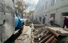 На вулиці Князя Острозького — аварійний ремонт тепломережі