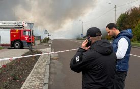 Росіяни вдарили ТРЦ на Рівенщині: є постраждалі, людей просять зачинити вікна