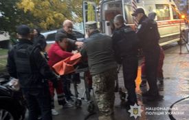 Чоловік, який погрожував підірвати гранату на бульварі Вишневецького, вистрибнув з вікна