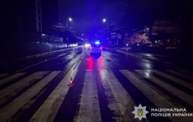 На Бандери водій Renault збив 14-річну дівчину, яка переходила дорогу