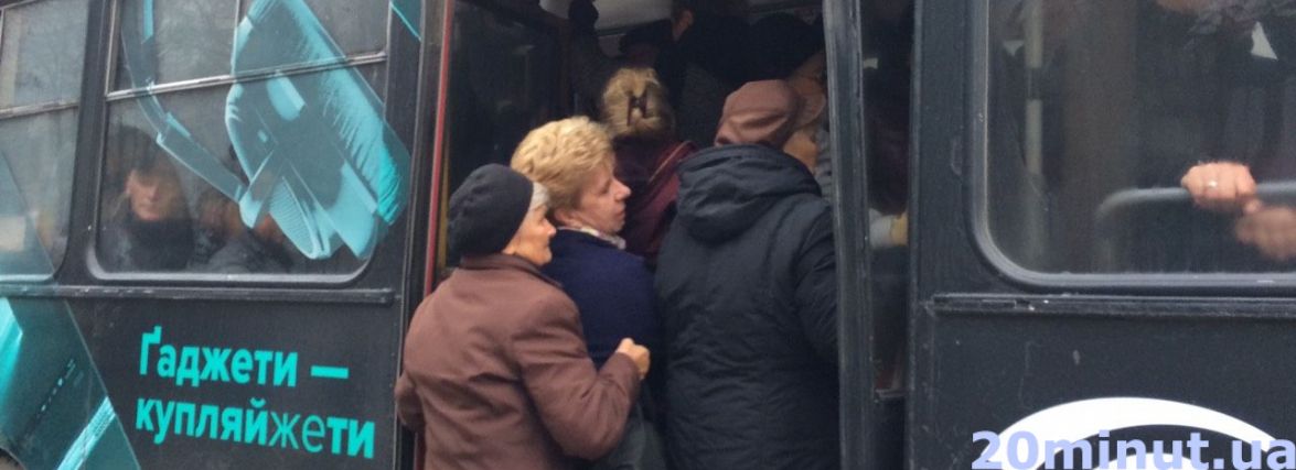 Поки маршрутки стоять, тролейбуси заробили за день 200 тис. грн. Але побільшало "зайчиків"