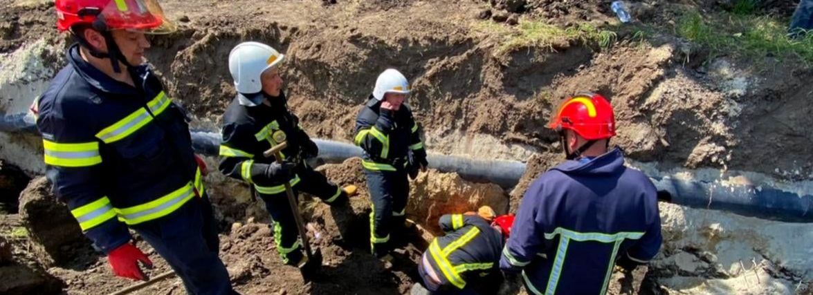 Трагедія на Протасевича: двоє працівників опинились під завалами землі, один загинув. Що ще відомо?