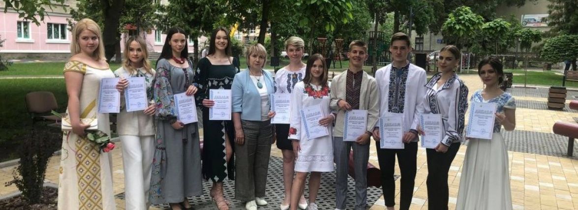 На премії за вишиванки тернопільським випускникам виділили 30 000 гривень. Скільки отримають?