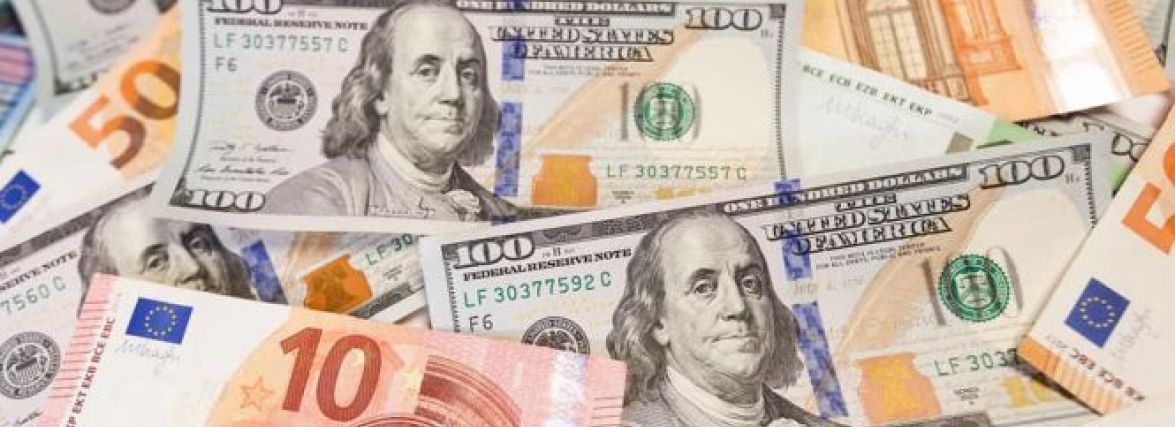 Долар росте третій день поспіль. Скільки коштує валюта після вихідних