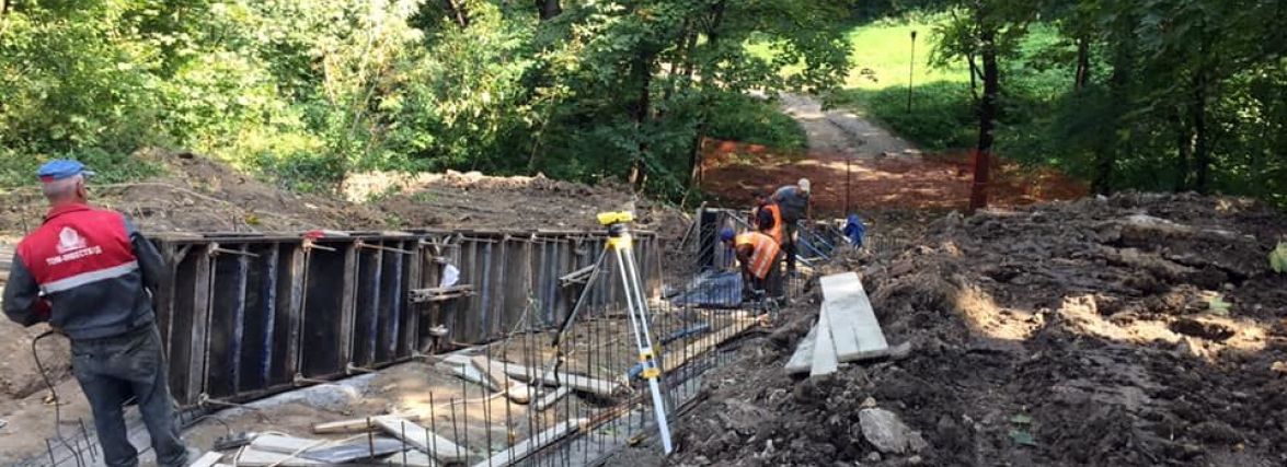 Стало відомо, коли планують завершити капітальний ремонт сходів у парку «Топільче»