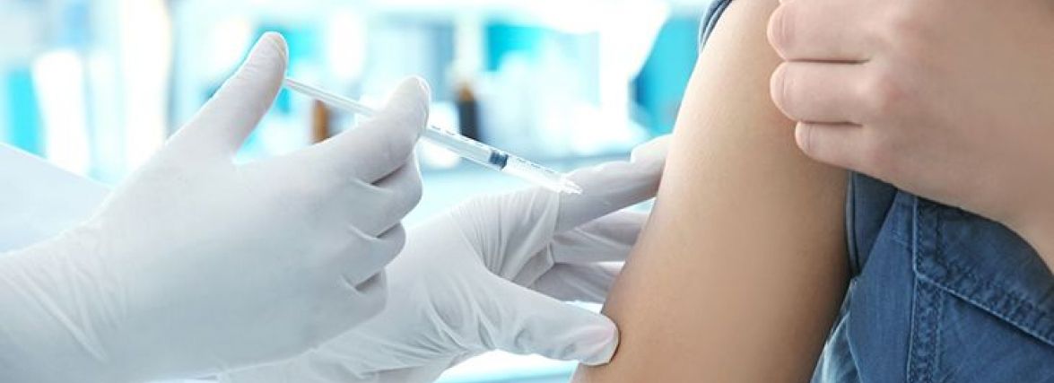 Чи потрібно робити щеплення, якщо вже перехворіли коронавірусом: роз'яснення МОЗ