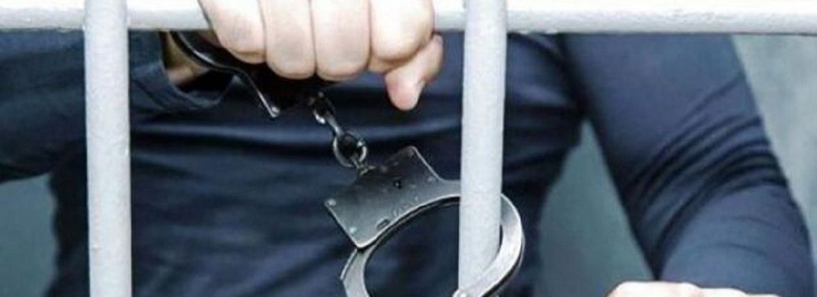Встромив 43-річному синові ножа в шию. У суді запевняв, що захищався
