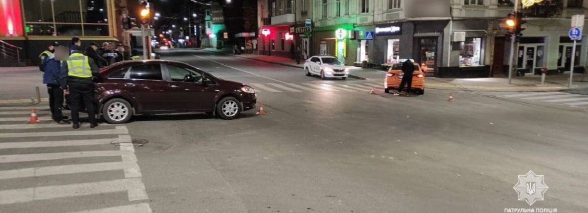 На Привокзальному майдані зіткнулися дві автівки. Один водій був п'яним і позбавлений права керувати