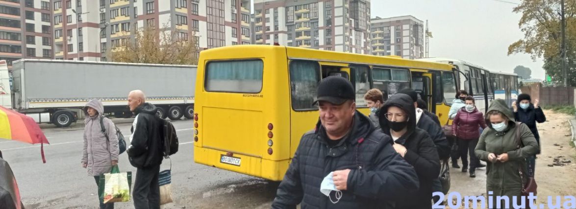Страшно дорогу перейти! Люди вимагають зробити безпечну автобусну зупинку, інакше діятимуть радикально