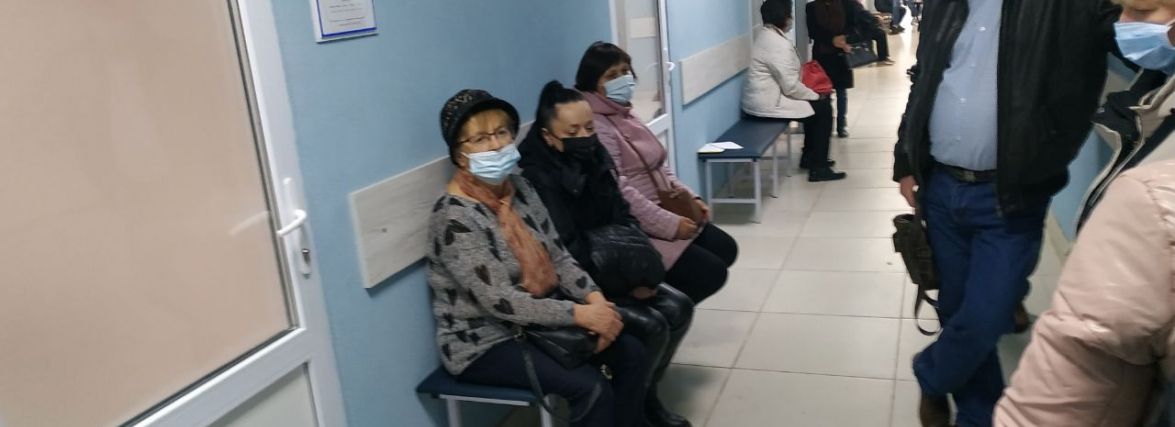 Черги на вакцинацію і за сертифікатами. Хто і чому перешкоджав журналістам показати все, як є? (ВІДЕО)