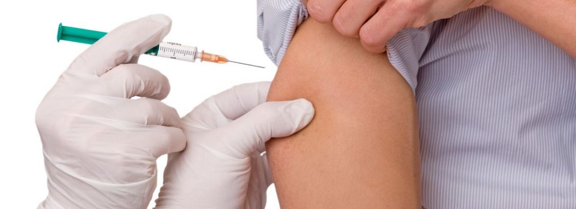 МОЗ розширив список професій з обов'язковою вакцинацією. Що буде, якщо вони не щепляться