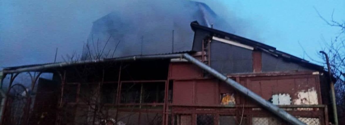 На Кременеччині вночі горів будинок, на Чортківщині — велика територія поля. Чи є потерпілі?