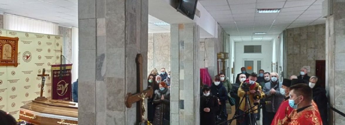 У Тернополі в останню путь проводжали ректора Петра Яснія (ФОТО)