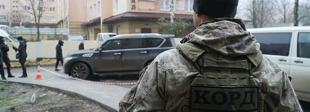 Що загрожує групі зловмисників, які викрали та катували чоловіка і вимагали 800 тисяч доларів