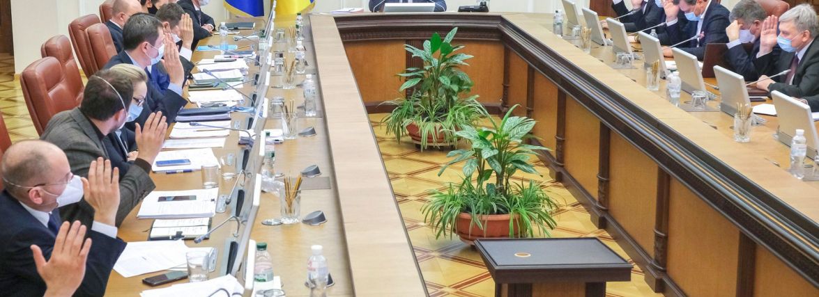 Уряд розглядає варіанти, як мають скористатися тисячею за вакцинацію пенсіонери і мешканці сіл