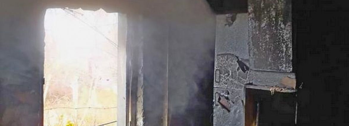 Чоловік отримав опіки, коли самотужки намагався загасити пожежу у будинку