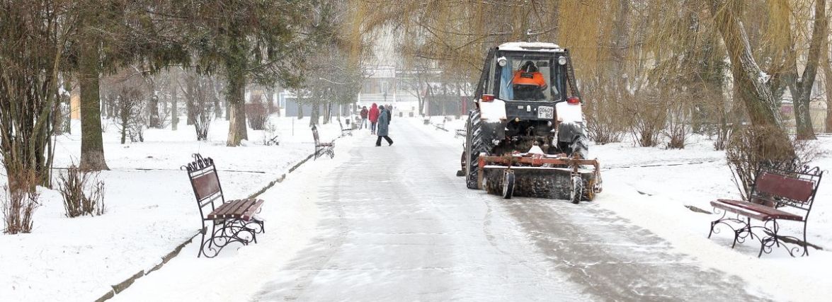 Протягом ночі на дорозі працювало 32 одиниці спецтехніки. Чи задоволені прибиранням снігу?