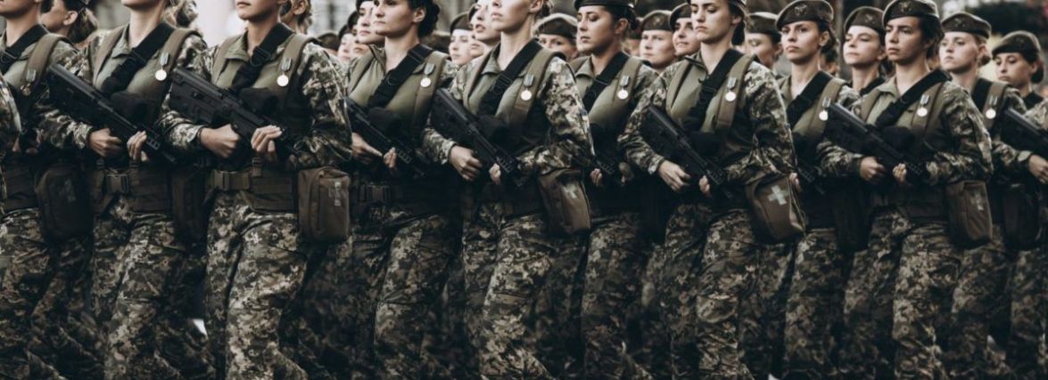 Малюватимемо БТРи у рожевий: що думають тернополяни про військовий облік для жінок (ОПИТУВАННЯ)