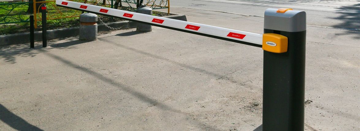 Шлагбауми в дворах — під забороною? Хто дав дозвіл на встановлення у Тернополі і які можуть демонтувати