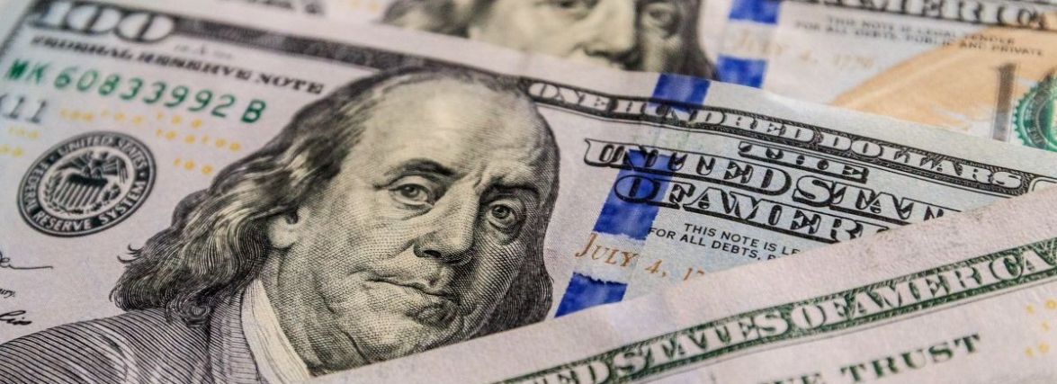 Долар продовжує зростати: курс валют на 17 січня