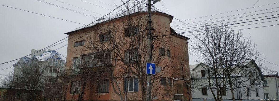 Будинок, який має дві адреси і погану славу. Що відомо про дім на Броварній, чому його бояться місцеві