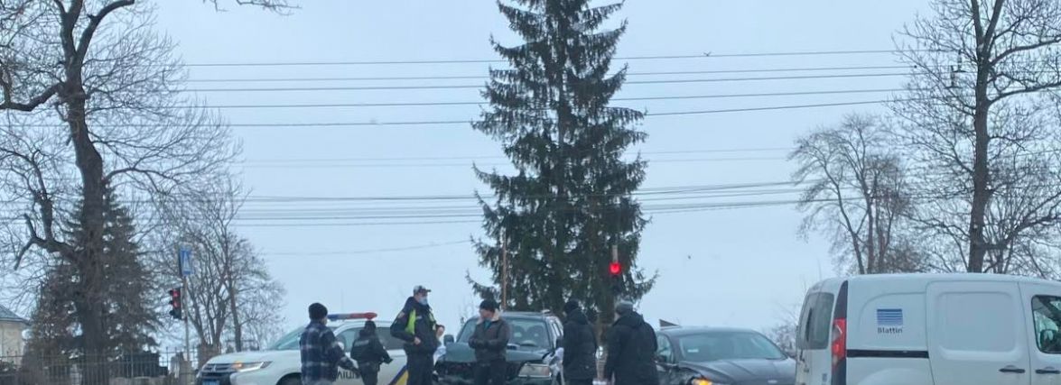 На перехресті вулиць Микулинецька-Чернівецька не розминулися дві легківки