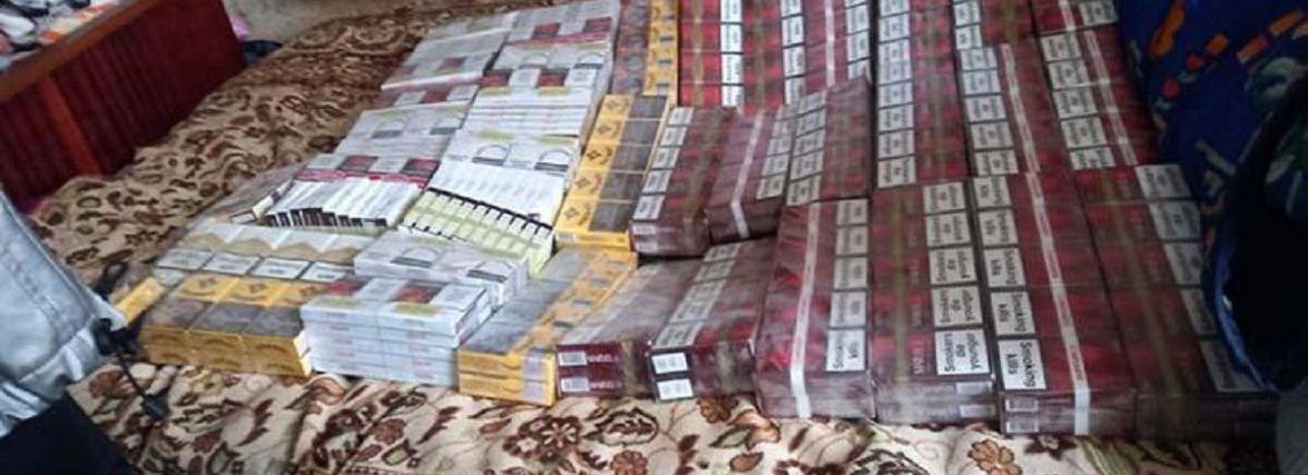Тернополянка підторговувала з дому сигаретами без акцизу і розбавленим спиртом