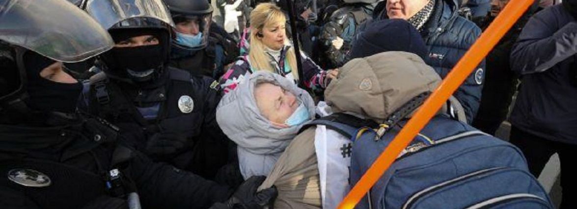 Під час акції ФОПів під Радою сталася сутичка між мітингувальниками та поліцією
