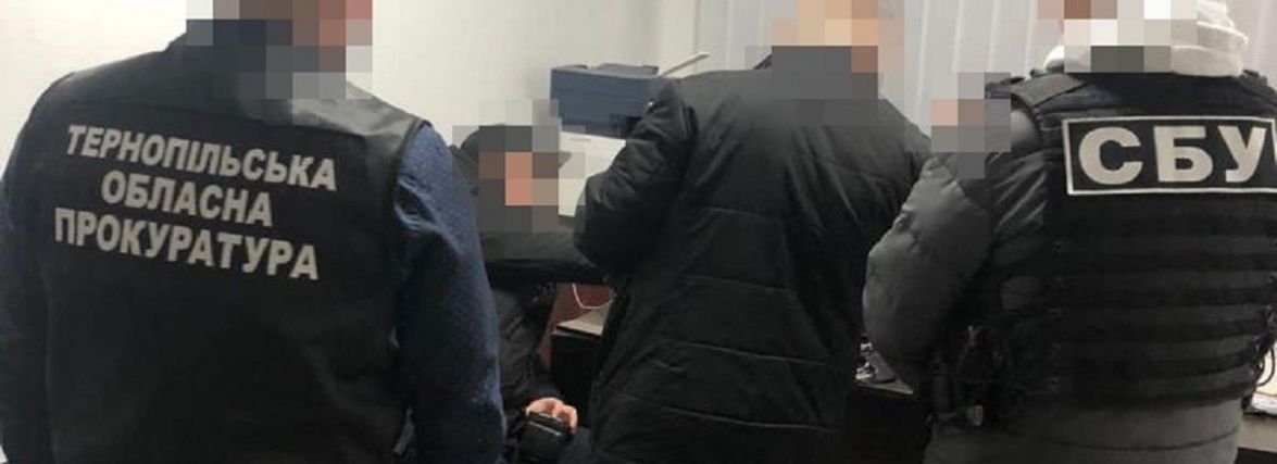Вимагав хабар за відпустку: на Тернопільщині викрито начальника відділення поліції