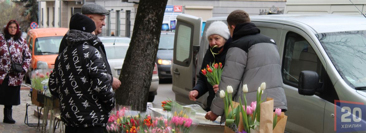 В їхніх руках – букети, в їхніх очах – любов… (ФОТОРЕПОРТАЖ)