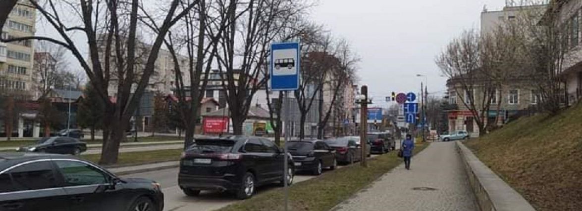 Фото дня: на вул. Крушельницької зробили зупинку маршрутки №38. Є знак