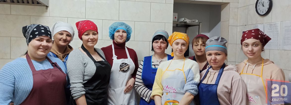 Як у тернопільському дитсадку для військових спекли майже чотири сотні великодніх пасочок (ФОТОРЕПОРТАЖ)