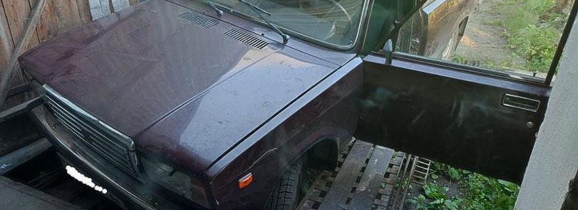 Вночі 20-річний хлопець намагався викрасти авто сусіда з гаража