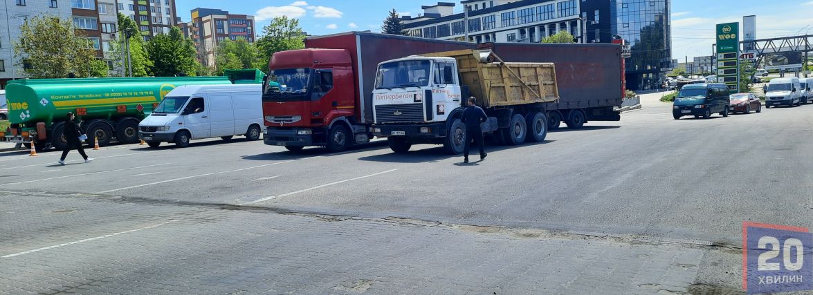На табло нулі, а продають за талонами та через додаток по вищій ціні. Як «хімічать» на заправках?