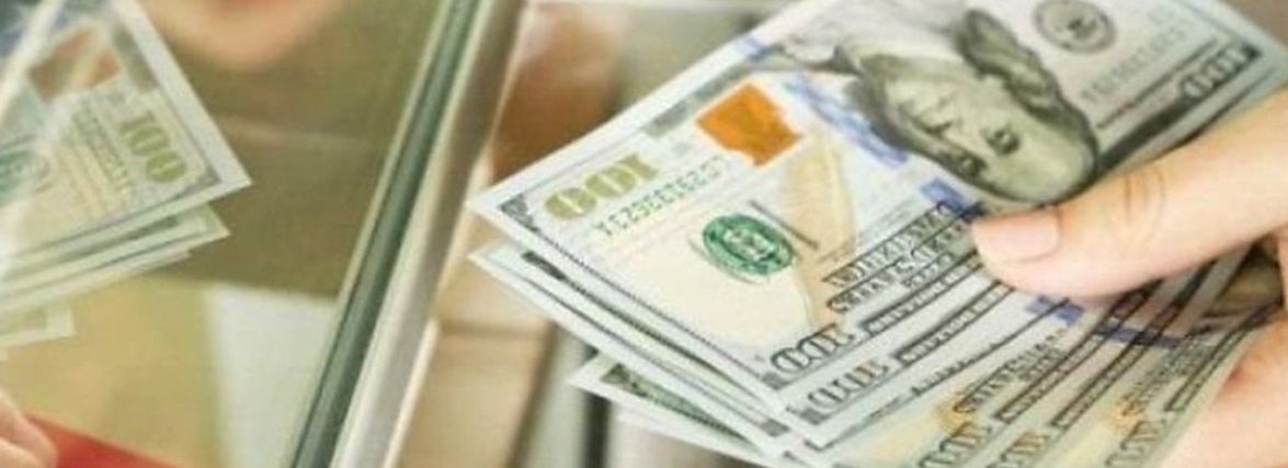 Долар в обмінниках поповз догори: у Нацбанку пояснили причини